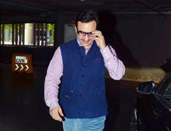 लंदन से सैफ संग लौटीं करीना, देखें PHOTOS