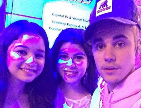 PHOTOS: बैसाखी के सहारे चल जस्टिन बीबर का शो देखने पहुंचे सचिन के बेटे