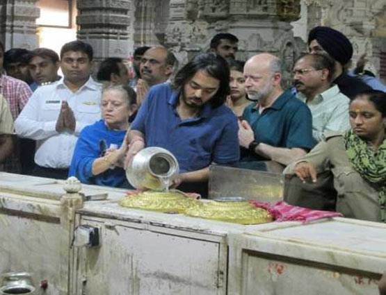 2 साल में कितने बदल गए हैं मुकेश अंबानी के बेटे, घटाया था 108 किलो वजन