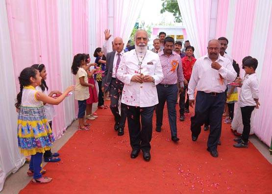 ऐशो-आराम की LIFE जी रहे थे ये राजा, अब एक कमरे के घर में बिताए 3 साल