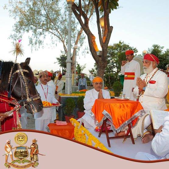 ऐशो-आराम की LIFE जी रहे थे ये राजा, अब एक कमरे के घर में बिताए 3 साल