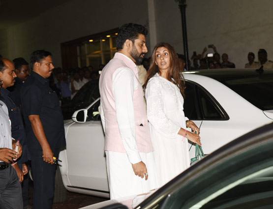 विनोद खन्ना की प्रार्थना सभा में परिवार सहित पहुंचे अमिताभ बच्चन