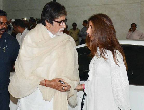 विनोद खन्ना की प्रार्थना सभा में परिवार सहित पहुंचे अमिताभ बच्चन