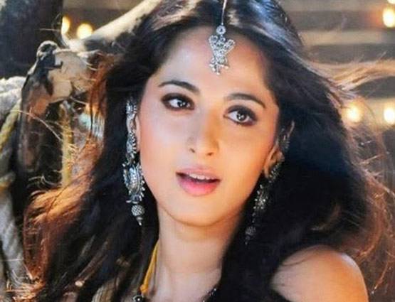 कभी ऐसी दिखती थी बाहुबली की देवसेना, पहला फोटोशूट वायरल