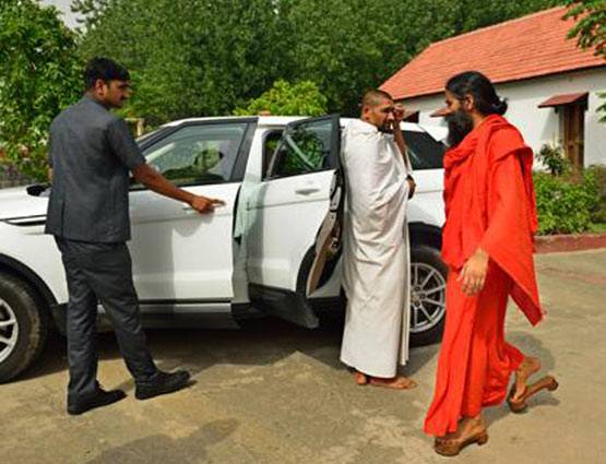 25 हजार करोड़ की प्रॉपर्टी के मालिक हैं पतंजलि के CEO, नहीं लेते सैलरी