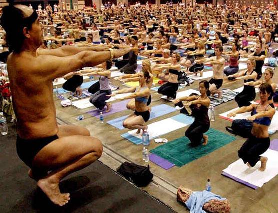 500 करोड़ की प्रॉपर्टी, ऐसी है इस 'हॉट योगगुरु' की LIFE