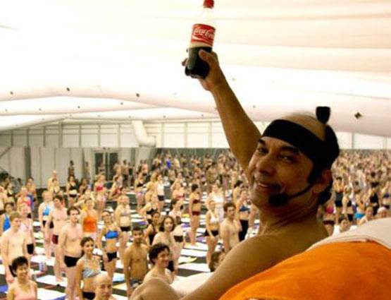 500 करोड़ की प्रॉपर्टी, ऐसी है इस 'हॉट योगगुरु' की LIFE