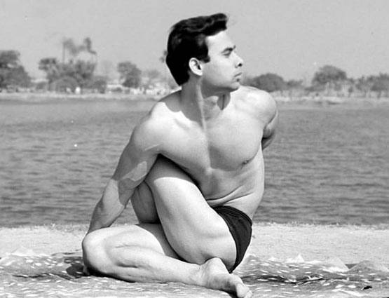 500 करोड़ की प्रॉपर्टी, ऐसी है इस 'हॉट योगगुरु' की LIFE