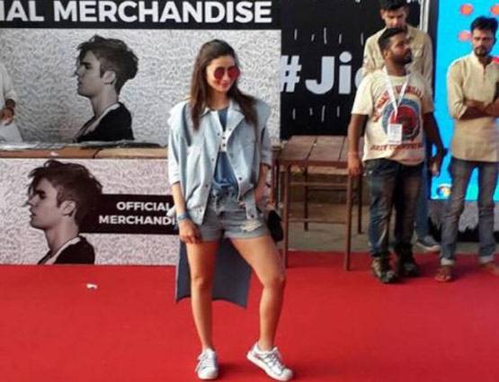 जस्ट‍िन बीबर के शो में पहुंचा बॉलीवुड, देखें किसने क्या पहना...