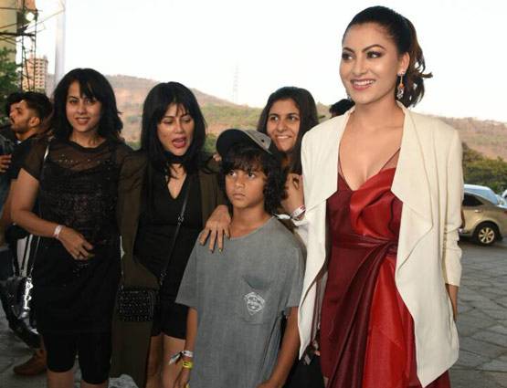 जस्ट‍िन बीबर के शो में पहुंचा बॉलीवुड, देखें किसने क्या पहना...