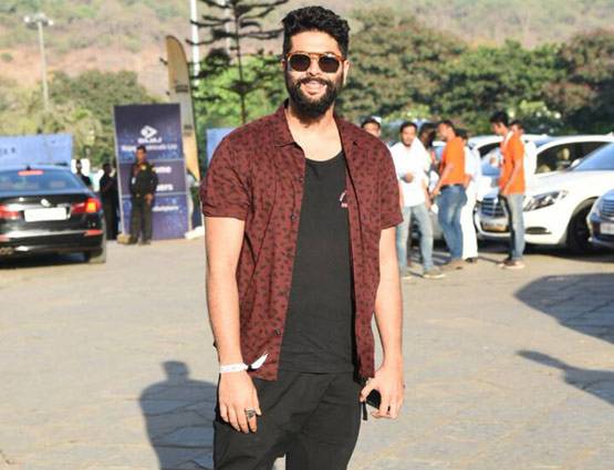 जस्ट‍िन बीबर के शो में पहुंचा बॉलीवुड, देखें किसने क्या पहना...