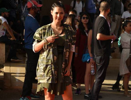 जस्ट‍िन बीबर के शो में पहुंचा बॉलीवुड, देखें किसने क्या पहना...