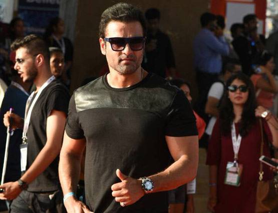 जस्ट‍िन बीबर के शो में पहुंचा बॉलीवुड, देखें किसने क्या पहना...