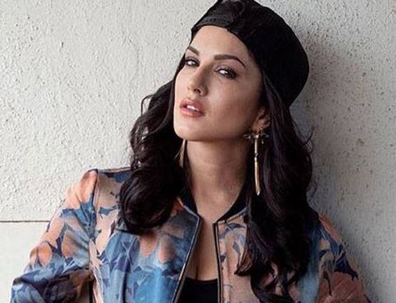 महेश भट्ट ने पकड़ा हाथ और सनी लियोनी को मिल गई बॉलीवुड में एंट्री