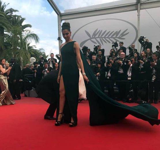 Cannes 2017: दूसरे दिन ग्रीन गाउन में दीपिका पादुकोण का बेस्ट लुक