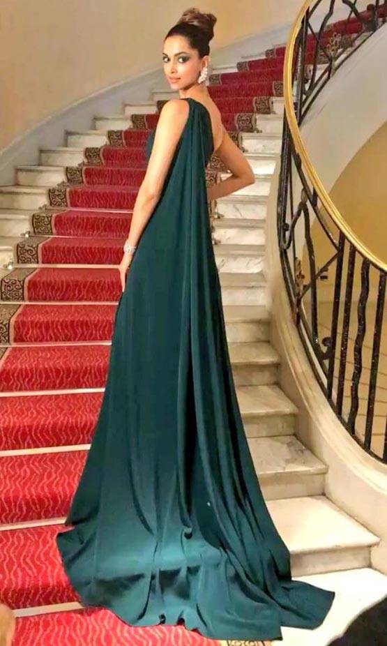 Cannes 2017: दूसरे दिन ग्रीन गाउन में दीपिका पादुकोण का बेस्ट लुक