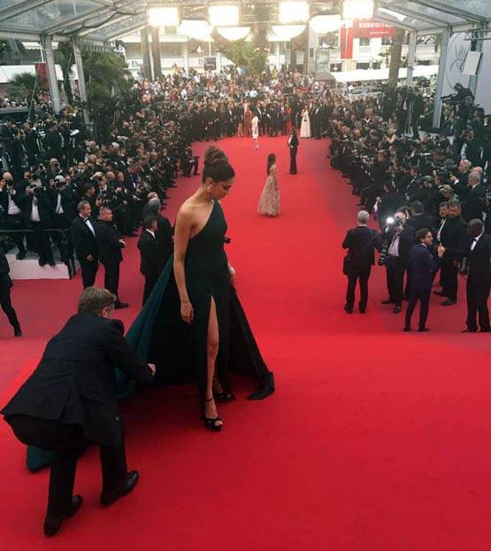 Cannes 2017: दूसरे दिन ग्रीन गाउन में दीपिका पादुकोण का बेस्ट लुक