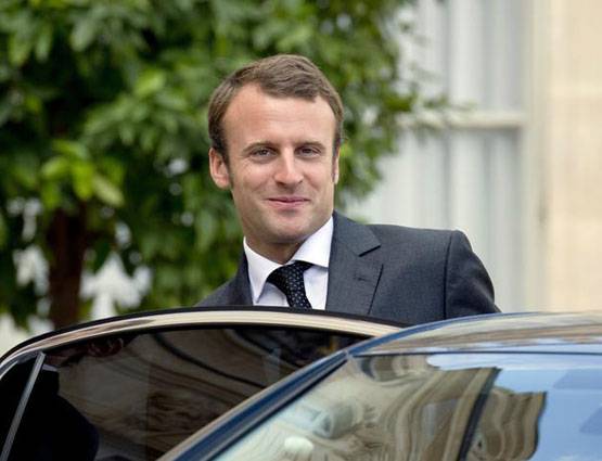 फ्रांस के नए राष्ट्रपति मैक्रोन ने 24 साल बड़ी अपनी टीचर से की थी शादी