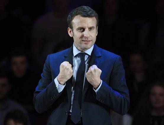 फ्रांस के नए राष्ट्रपति मैक्रोन ने 24 साल बड़ी अपनी टीचर से की थी शादी