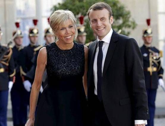 फ्रांस के नए राष्ट्रपति मैक्रोन ने 24 साल बड़ी अपनी टीचर से की थी शादी