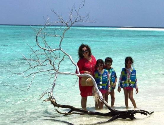 अपनी पत्नी से 8 साल छोटे हैं शिरीष कुंदर, शाहरुख ने मारा था थप्पड़