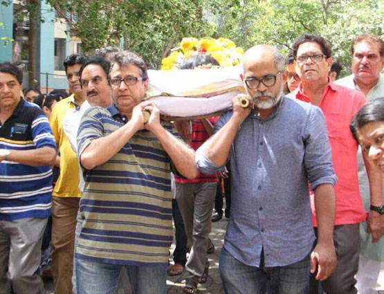 पर्दे की मां को श्रद्धांजलि देने नहीं जा सके सलमान, पहुंचे ये सेलेब्स