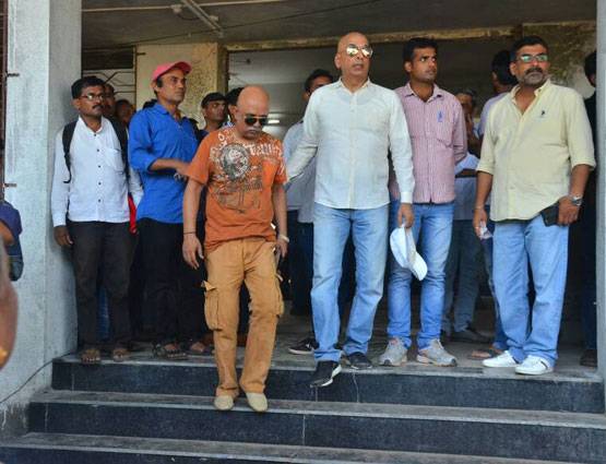 पर्दे की मां को श्रद्धांजलि देने नहीं जा सके सलमान, पहुंचे ये सेलेब्स