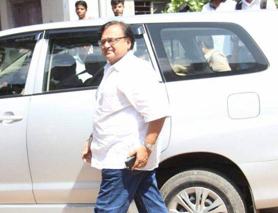 पर्दे की मां को श्रद्धांजलि देने नहीं जा सके सलमान, पहुंचे ये सेलेब्स