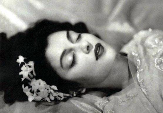 दुनिया की 10 खूबसूरत महिलाओं में शुमार गायत्री देवी को था कारों का शौक