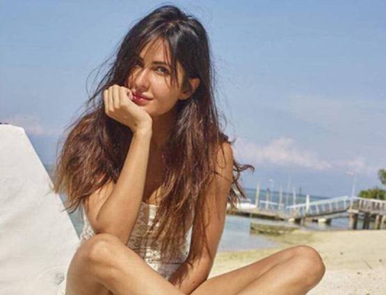 कटरीना खुद ही शेयर कर रही हैं अपनी HOT PHOTOS