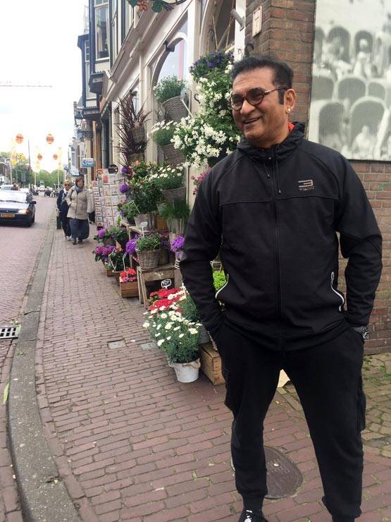 सिंगर अभिजीत कह रहे अपशब्द, किसी को बता रहे गे तो किसी को सेक्स वर्कर