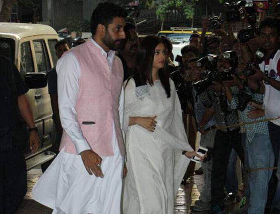 ऋषि कपूर के ट्वीट का असर, विनोद खन्ना की प्रार्थना सभा में पहुंचे सभी बड़े सितारे