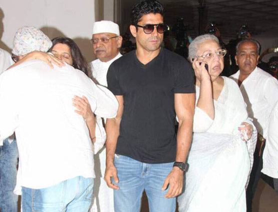 ऋषि कपूर के ट्वीट का असर, विनोद खन्ना की प्रार्थना सभा में पहुंचे सभी बड़े सितारे