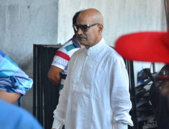 पर्दे की मां को श्रद्धांजलि देने नहीं जा सके सलमान, पहुंचे ये सेलेब्स