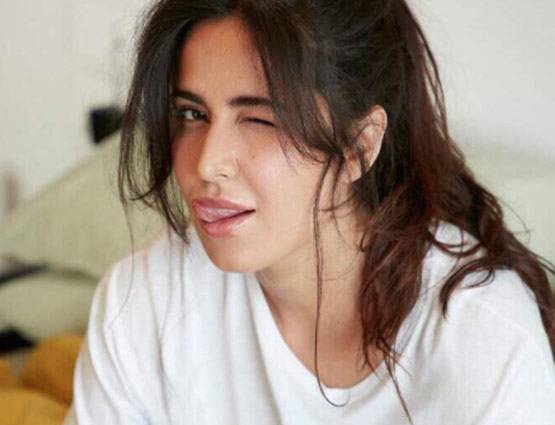 कटरीना खुद ही शेयर कर रही हैं अपनी HOT PHOTOS