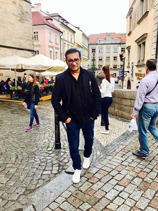 सिंगर अभिजीत कह रहे अपशब्द, किसी को बता रहे गे तो किसी को सेक्स वर्कर