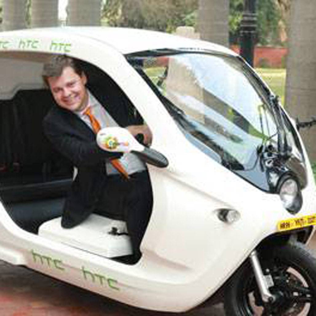 मानें या नहीं, 5 सालों में पेट्रोल मिल सकता है 30 रुपये प्रति लीटर