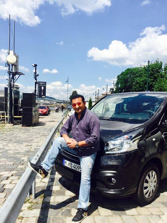 सिंगर अभिजीत कह रहे अपशब्द, किसी को बता रहे गे तो किसी को सेक्स वर्कर