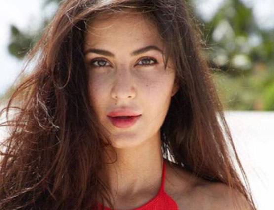 कटरीना खुद ही शेयर कर रही हैं अपनी HOT PHOTOS