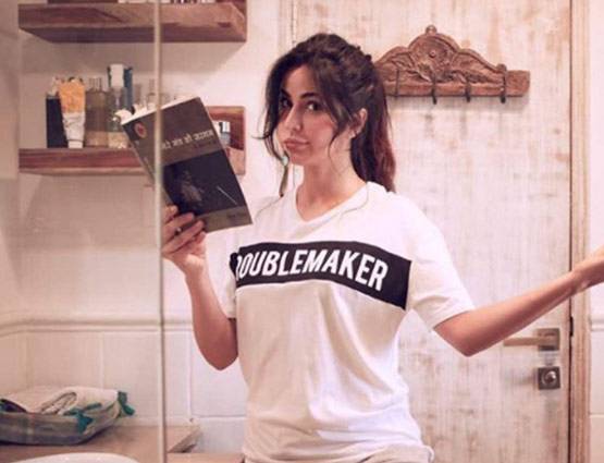 कटरीना खुद ही शेयर कर रही हैं अपनी HOT PHOTOS