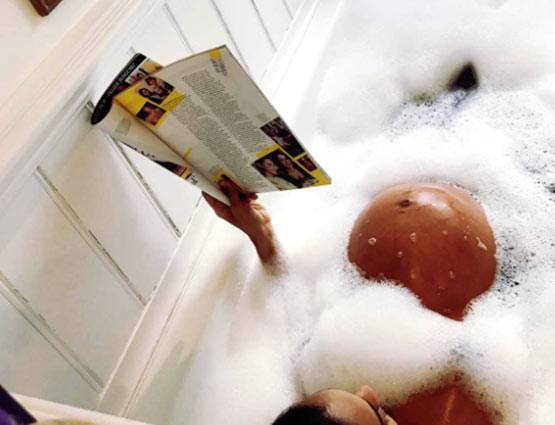 PHOTOS: प्रेग्नेंसी में ऐसी तस्वीरें शेयर करती है ये इंडियन एक्ट्रेस