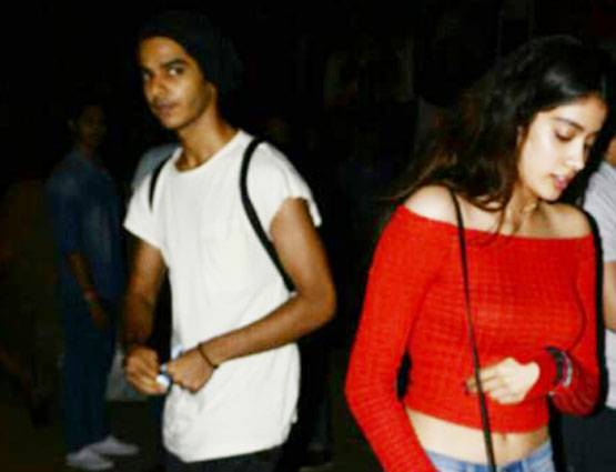 शाहिद के भाई संग फिल्म देखने पहुंची श्रीदेवी की बेटी जाह्नवी कपूर