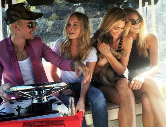 तो क्या सच में गे हैं जस्टिन बीबर? खुद देख लें ये PHOTOS