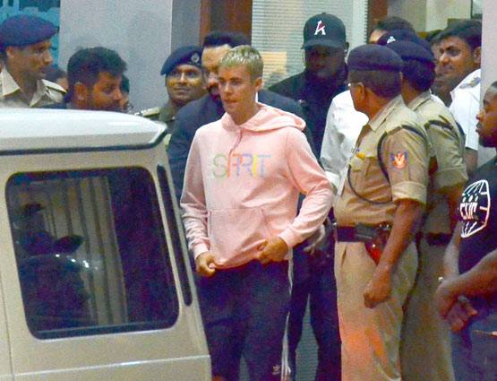 PHOTOS: एयरपोर्ट से सलमान खान के शेरा के साथ बाहर आए जस्ट‍िन