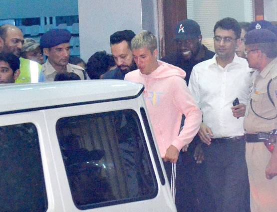 PHOTOS: एयरपोर्ट से सलमान खान के शेरा के साथ बाहर आए जस्ट‍िन