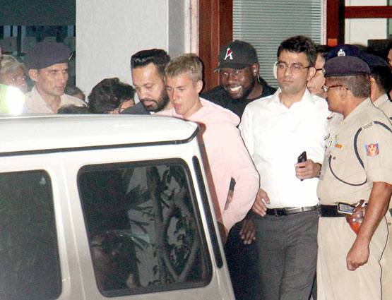 PHOTOS: एयरपोर्ट से सलमान खान के शेरा के साथ बाहर आए जस्ट‍िन