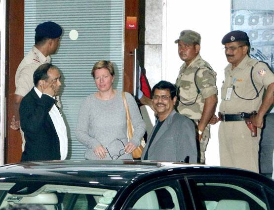 PHOTOS: एयरपोर्ट से सलमान खान के शेरा के साथ बाहर आए जस्ट‍िन