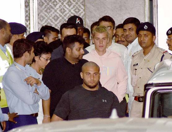 PHOTOS: एयरपोर्ट से सलमान खान के शेरा के साथ बाहर आए जस्ट‍िन