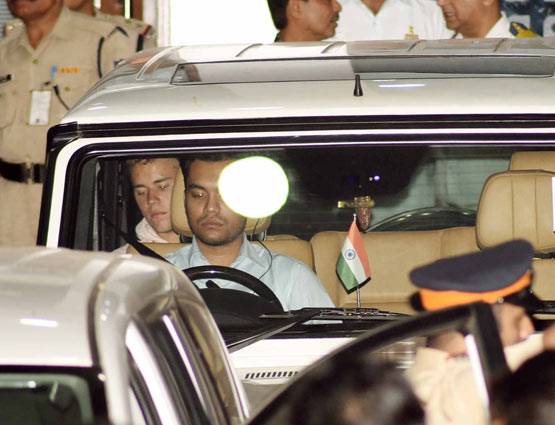 PHOTOS: एयरपोर्ट से सलमान खान के शेरा के साथ बाहर आए जस्ट‍िन