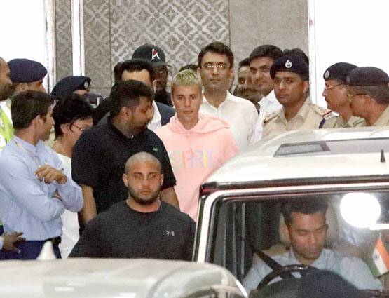 PHOTOS: एयरपोर्ट से सलमान खान के शेरा के साथ बाहर आए जस्ट‍िन